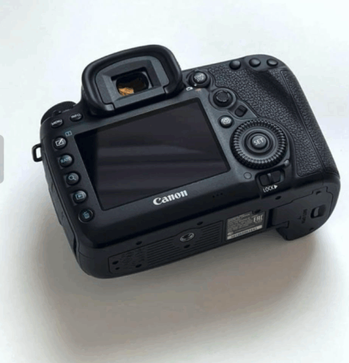 Canon EOS5DMark4フルサイズ一眼レフ＋バッテリ3つ＋充電器付き - 画像 (3)
