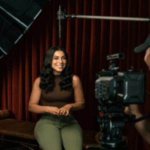 ①インタビュー撮影セット(企業広報・採用動画向け)