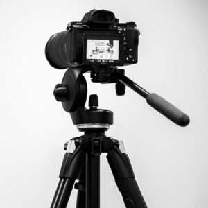 ①インタビュー撮影セット(企業広報・採用動画向け)